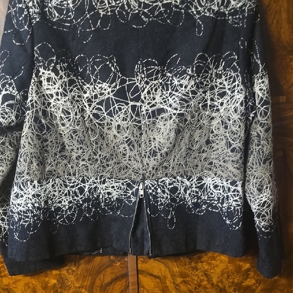 EUC Multiples Petite Large Blazer - Picture 8 of 11